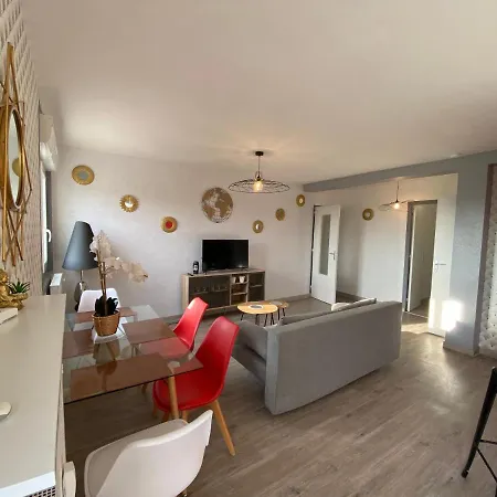 Panorama Balcony Apartment Pontorson